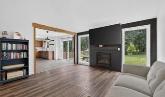 16913 Juniper Dr, Basehor, KS 66007
