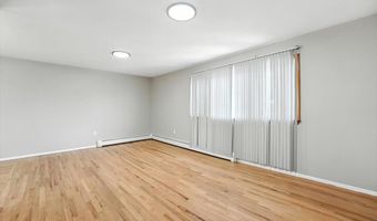 16 OAK St, Bayonne, NJ 07002