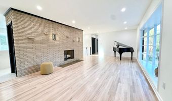 17821 POND Rd, Ashton, MD 20861