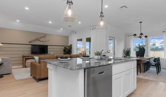518 Robin St, Angleton, TX 77515