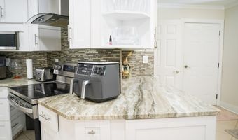 8 Apalachee St, Apalachicola, FL 32320