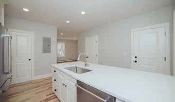 25 Edison Grn 2, Boston, MA 02125