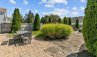 5 Lowndes St, Newport, RI 02840