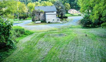 2165 STATE St, Alburtis, PA 18011