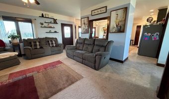 1524 Beechwood Dr, Aurora, NE 68818