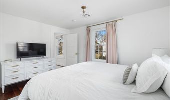 17 Old Beach Rd, Newport, RI 02840