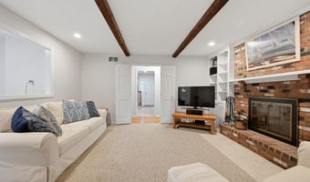 2 Banquo Brae Rd, Brookfield, CT 06804