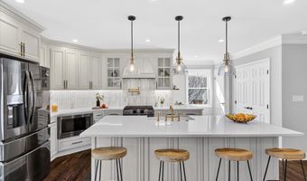 1607 N GLEBE Rd, Arlington, VA 22207