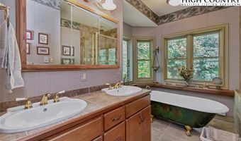 430 Crooked Creek Ln, Banner Elk, NC 28604