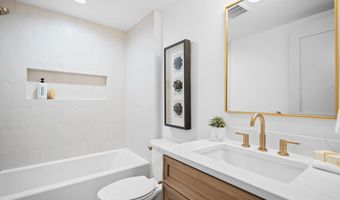 2133 N OAKLAND St, Arlington, VA 22207