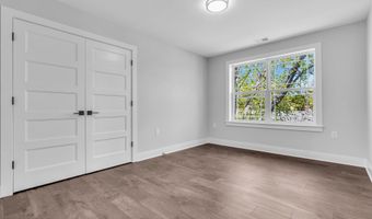 512 Seaman Ave, Beachwood, NJ 08722