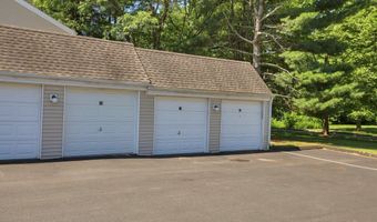 11 Watch Hill Cir 11, Cromwell, CT 06416
