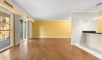 1615 E CENTRAL Rd 218C, Arlington Heights, IL 60005