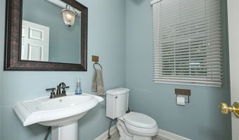 990 Whisperwood Ln, Aurora, OH 44202