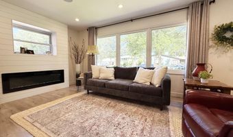 128 Elizabeth Dr, Aberdeen, SD 57401