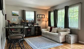 424 Hilltop Rd, Ames, IA 50014