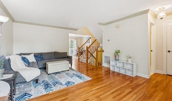 21180 HEDGEROW Ter, Ashburn, VA 20147