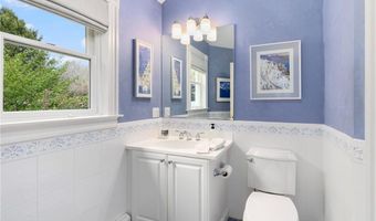 75 N Cliff Dr, Narragansett, RI 02882