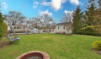 17 Central Ave, Amityville, NY 11701