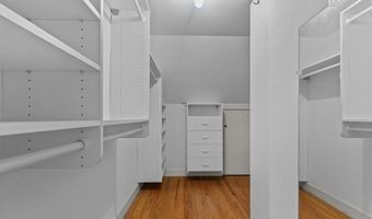 8 North Dr, Middletown, RI 02842