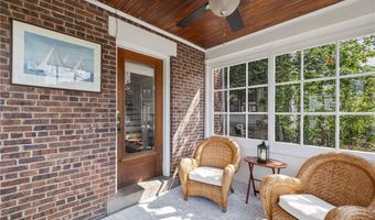 26 Narragansett Ave, Newport, RI 02840