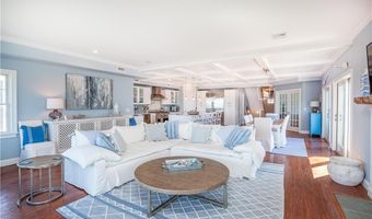 53 Stanton Ave, Narragansett, RI 02882
