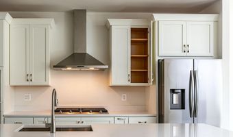 23590 RAYTOWN Ter, Ashburn, VA 20148