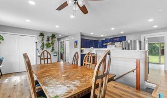 306 E Maple St, Beresford, SD 57004