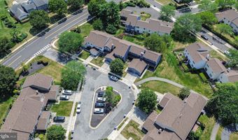 4 DEERFIELD Ct, Bordentown, NJ 08505