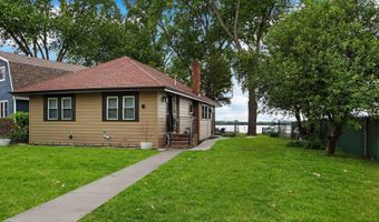 39225 N Shore Ave, Antioch, IL 60002