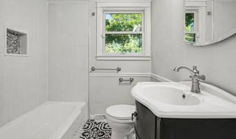 646 Center Dr, Ann Arbor, MI 48103