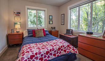 909 NW Delaware Ave, Bend, OR 97703