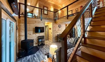8 Breezy Knoll Ln, Baileyville, ME 04694