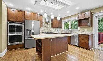 3903 IVYDALE Dr, Annandale, VA 22003