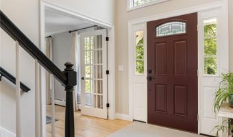 91 Woodridge Dr, North Kingstown, RI 02874