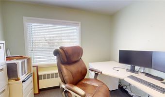 460 E Main Rd, Middletown, RI 02842