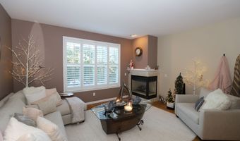 70 Woodcrest Ln 70, Danbury, CT 06810