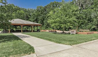 565 Walnut Ridge Trl, Aurora, OH 44202