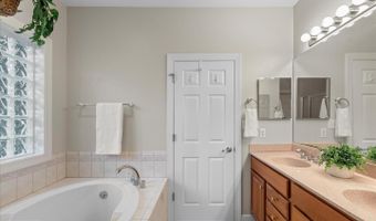 11 BURR HILL Dr, Berlin, MD 21811