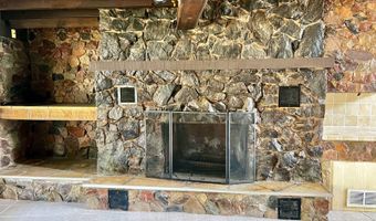 1047 Oak Dr, Altoona, WI 54720