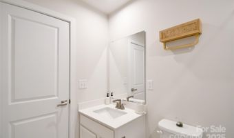 453 Spearfield Ln, Charlotte, NC 28205