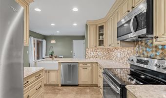 35 Ridgeview Circle Ct, Ballwin, MO 63021