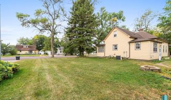 110 S 6th St, Beresford, SD 57004