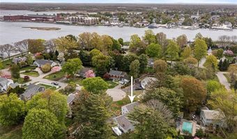 11 Harbour Rd, Barrington, RI 02806