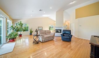 610 Creekside Ave, Oceanside, CA 92057