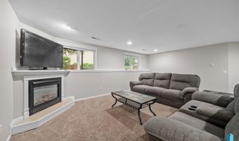 316 S Country Club Ave, Brandon, SD 57005