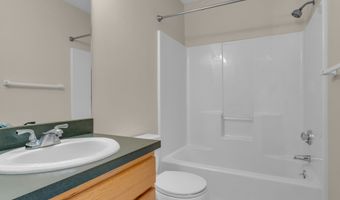 20 Lakeview Dr 20, Branford, CT 06405