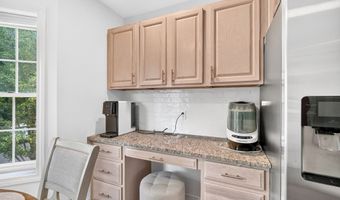 103 Larson Dr 103, Danbury, CT 06810