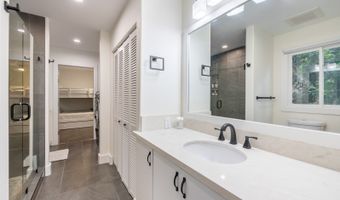 567 Kawailoa Rd D, Kailua, HI 96734