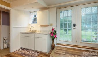 424 Lower Grassy Branch Rd, Asheville, NC 28805